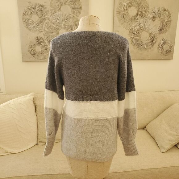 1.State Stripe V-Neck Tunic Sweater sz Medium - Picture 4 of 8